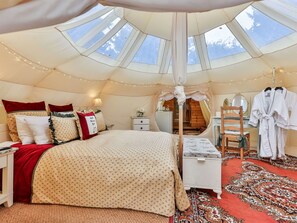 8 bedrooms, free WiFi, bed sheets