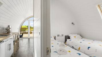 2 bedrooms, bed sheets