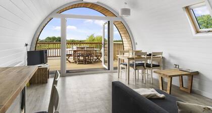 Wonderful villa for 6 guests with hot tub, TV, terrace and pets allowed