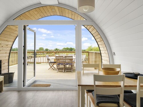 Stunning  villa for 6 people with hot tub, TV, terrace and pets allowed