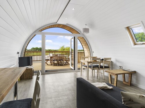 Wonderful  villa for 6 guests with hot tub, TV, terrace and pets allowed