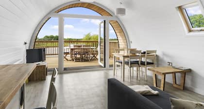 Wonderful villa for 6 guests with hot tub, TV, terrace and pets allowed