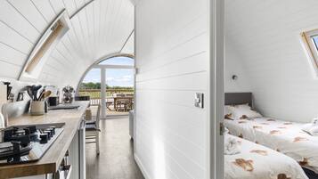 2 bedrooms, bed sheets