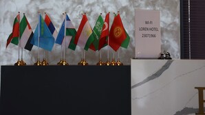 Clocks with city names indicating time zones, flags, and a sign for Wi-Fi and hotel contact information. - The loren hotel (Tashkent)