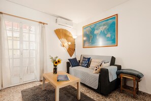 TV - Holiday Home 'Coral Beach' with Sea Views, Wi-Fi and Air Conditioning (Málaga)