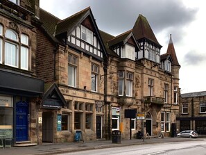 Exterior - Lovely apartment for 3 people with WIFI and TV (Matlock)