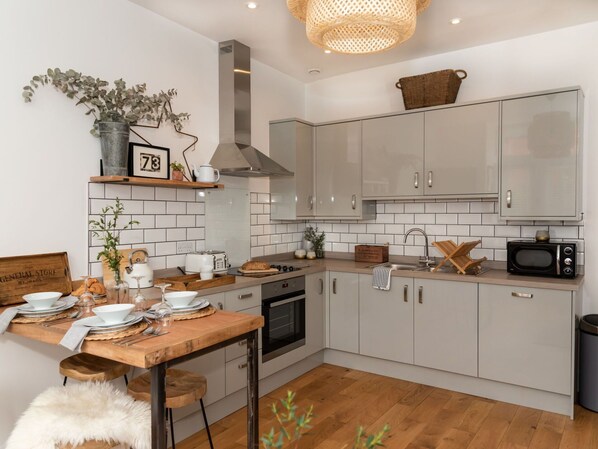 Microwave, oven, dishwasher - Lovely apartment for 3 people with WIFI and TV (Matlock)