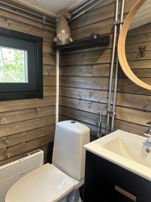 Shower, hair dryer, towels, soap - Aava Riverside (Rovaniemi)