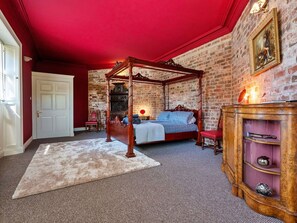 4 bedrooms, travel cot, free WiFi, bed sheets