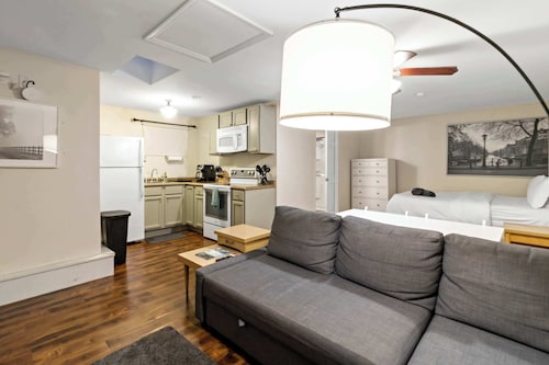 Ground-Floor Forest Park Studio | Parking, Washer/Dryer & Fast Wi-Fi