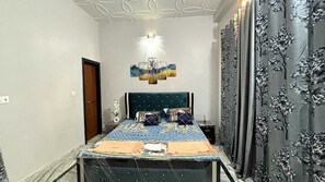 In-room safe, desk, iron/ironing board, free WiFi