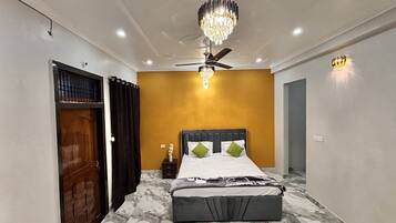 6 chambres, coffres-forts dans les chambres, bureau