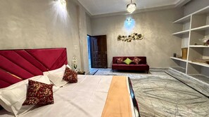 6 habitaciones, caja de seguridad en la habitación y escritorio 