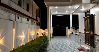 Experience Authentic Varanasi: A Serene Luxurious Homestay: Close to City Centre
