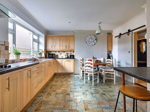 Mikrovågsugn, ugn och diskmaskin