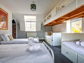 5 chambres, lit parapluie, Wi-Fi gratuit, draps fournis