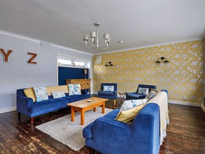 TV, lareira, DVD player