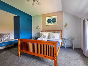 5 quartos, berço de viagem, Wi-Fi de cortesia, roupa de cama