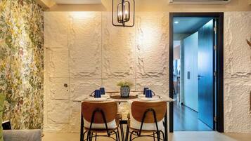 Dortoir Partagé, 1 chambre, accessible aux personnes à mobilité réduite, fumeurs | Salle à manger