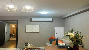 Shared Dormitory, 1 Bedroom, Accessible, Smoking | Dining room