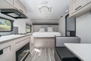 1 bedroom, bed sheets