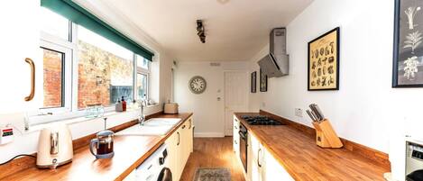 Mikrowelle, Ofen, Geschirrspüler