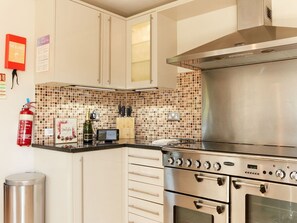 Mikrowelle, Ofen, Geschirrspüler, Hochstuhl