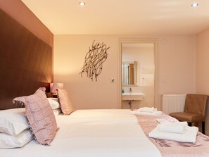 4 bedrooms, free WiFi, bed sheets