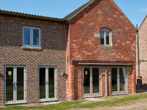 Exterior - Beautiful  villa for 4 guests with WIFI, hot tub and TV (Belper)