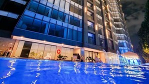 Dormitorio compartido, 1 habitación, accesible para personas con discapacidad, fumadores | Piscina | Una piscina al aire libre