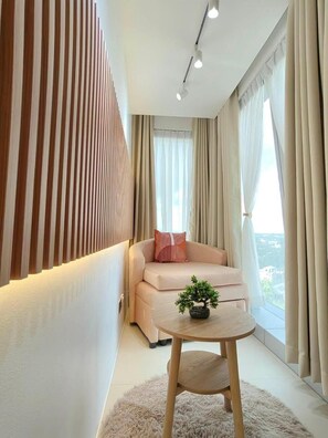 Shared Dormitory, 1 Bedroom, Accessible, Smoking | Living area
