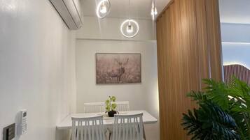 Shared Dormitory, 1 Bedroom, Accessible, Smoking | Dining