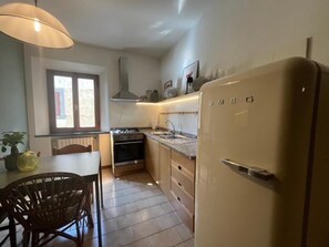 Leilighet, 2 soverom, røyk, terrasse | Innvendig