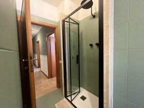 Appartement, 2 slaapkamers, roken, terras | Badkamer