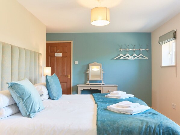 7 bedrooms, travel cot, free WiFi, bed sheets