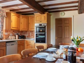 Mikrowelle, Ofen, Geschirrspüler, Hochstuhl