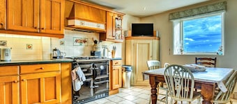 Wonderful villa for 6 people with WIFI, pets allowed and parking