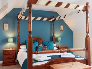 25 bedrooms, free WiFi, bed sheets