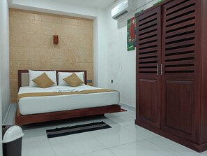 Comfort Double Room, Sea View | Meja, ruang kerja komputer riba