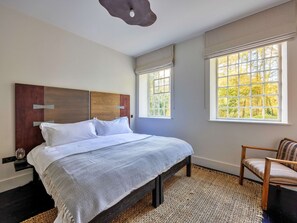 11 quartos, berço de viagem, Wi-Fi de cortesia, roupa de cama