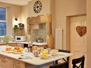 Dining - Stunning  villa for 8 guests with WIFI, TV and pets allowed (Matlock)