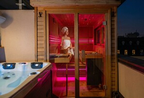 Sauna - Prague Spa Penthouse - Jacuzzi, Sauna, Fitness & Home Cinema | Up to 6 Guests (Prague)