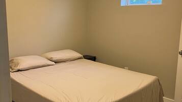 2 bedrooms, iron/ironing board, WiFi, bed sheets