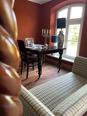 Interior - Become a castle vacation with us at Gut Roge in the double room "Christian I." (Groß Roge)