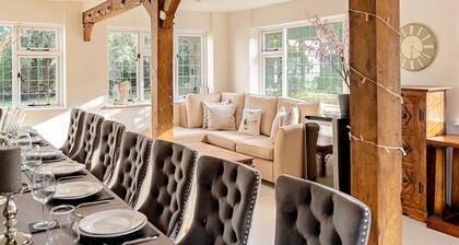 Wonderful villa for 16 guests with hot tub, WIFI and pets allowed