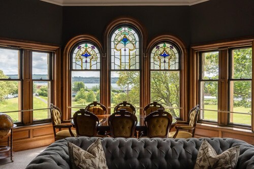 The Royal Tay Apartment - Stained Glass and River Views