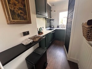 Micro-ondes, four, plaque de cuisson, lave-vaisselle