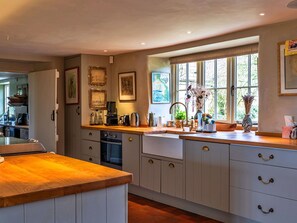 Mikrowelle, Ofen, Geschirrspüler