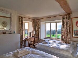 8 bedrooms, free WiFi, bed sheets
