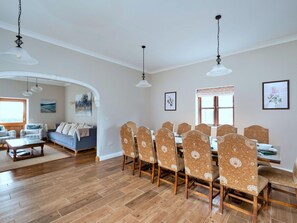 Interior - Wonderful  villa for 12 people with WIFI, pool and terrace (Onibury)